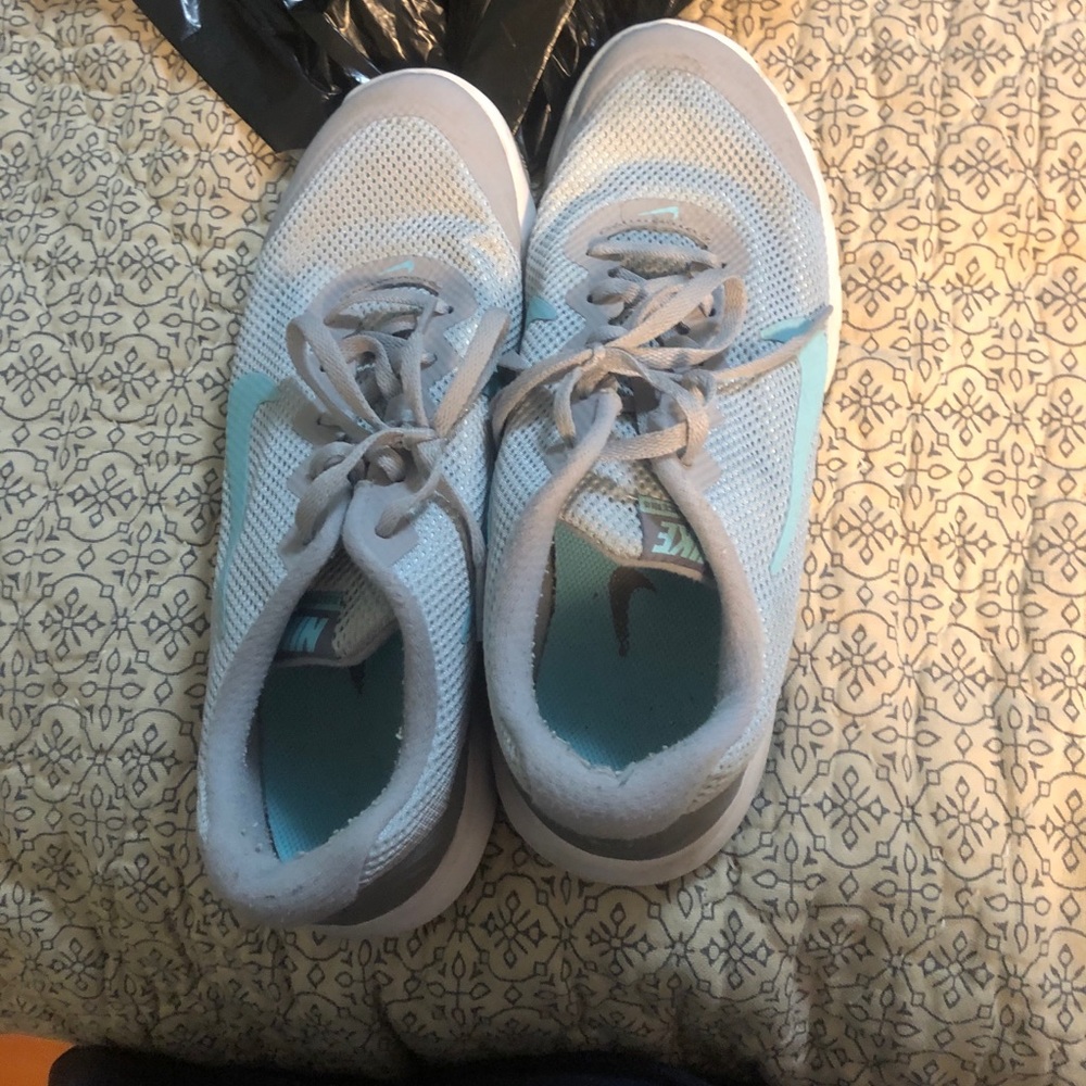 Nike Tennis Shoes